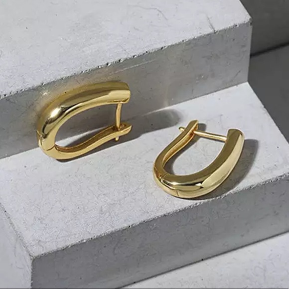 ⚡️Insta gold plated U-Shape earrings - Picture 4 of 6